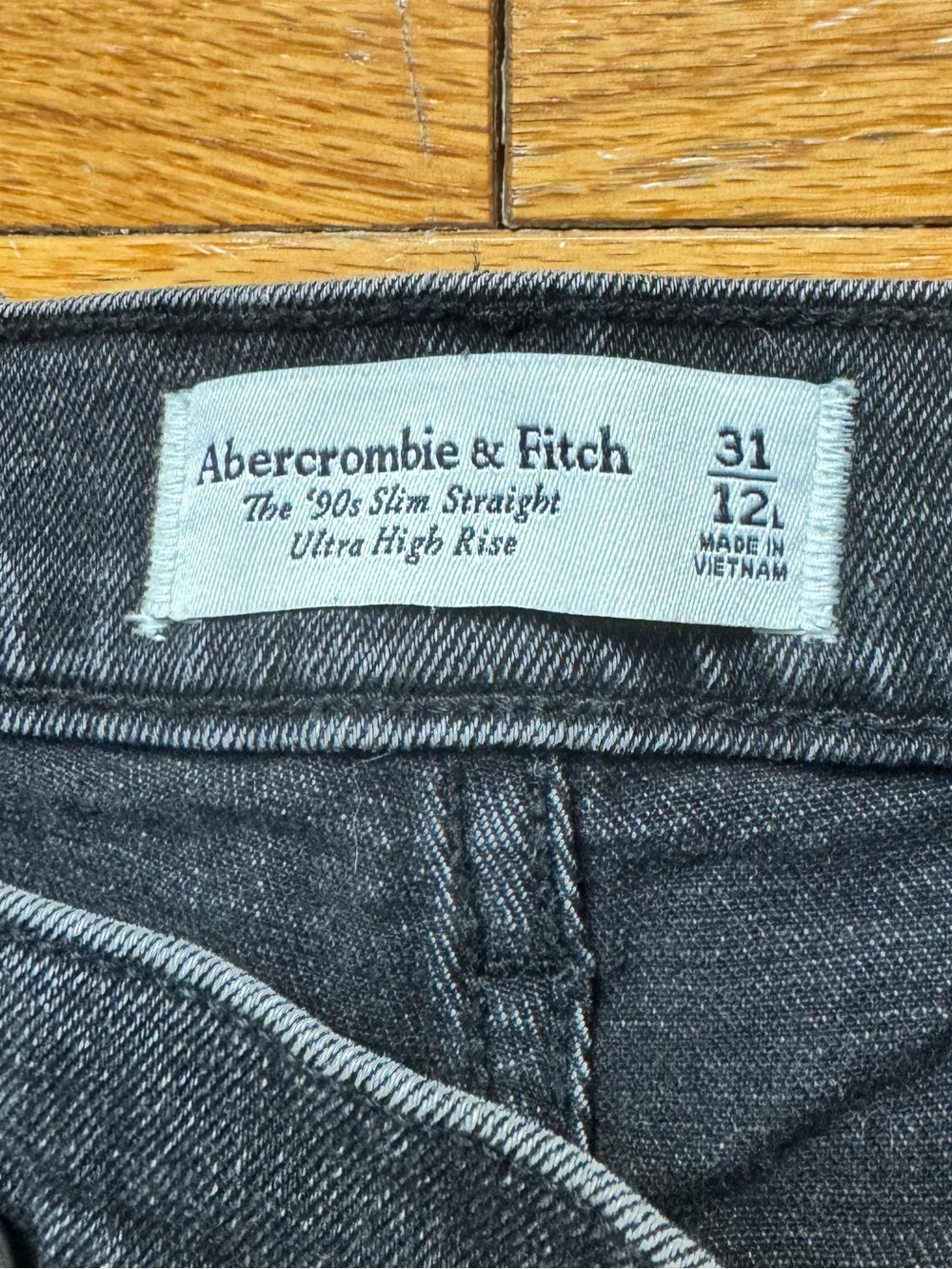Abercrombie & Fitch ‘The ‘90s Slim Straight Ultra High Rise Jean in LONG - Picture 5 of 7